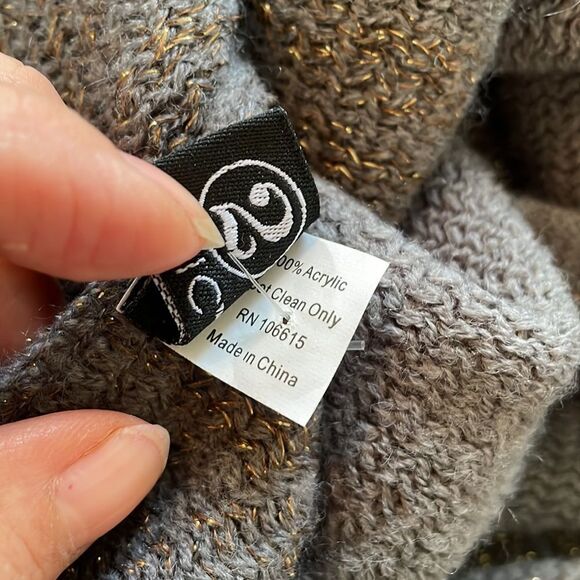 Nwot 2 Chic gray acrylic sweater with metallic gold thread - Picture 9 of 11